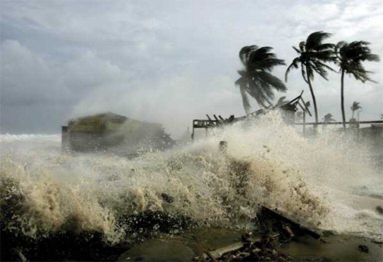 storm-surge-warns-in-luzon-metro-manila-pagasa-viva-pinas